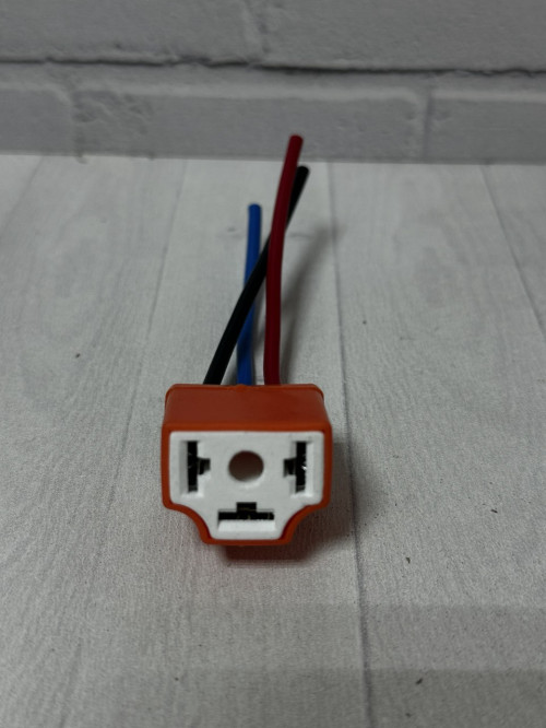 Разъем для ламп Н4, резиновый резина и керамика 